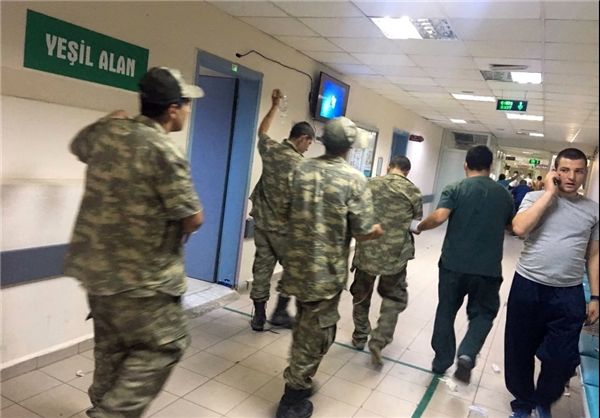 مسمومیت غذایی بیش از ۵۰۰ نظامی ترکیه را راهی بیمارستان کرد