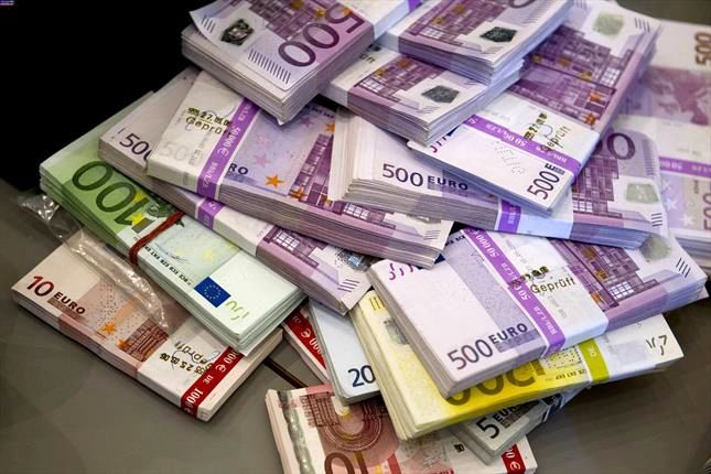 کاهش ارزش یورو در برابر دلار