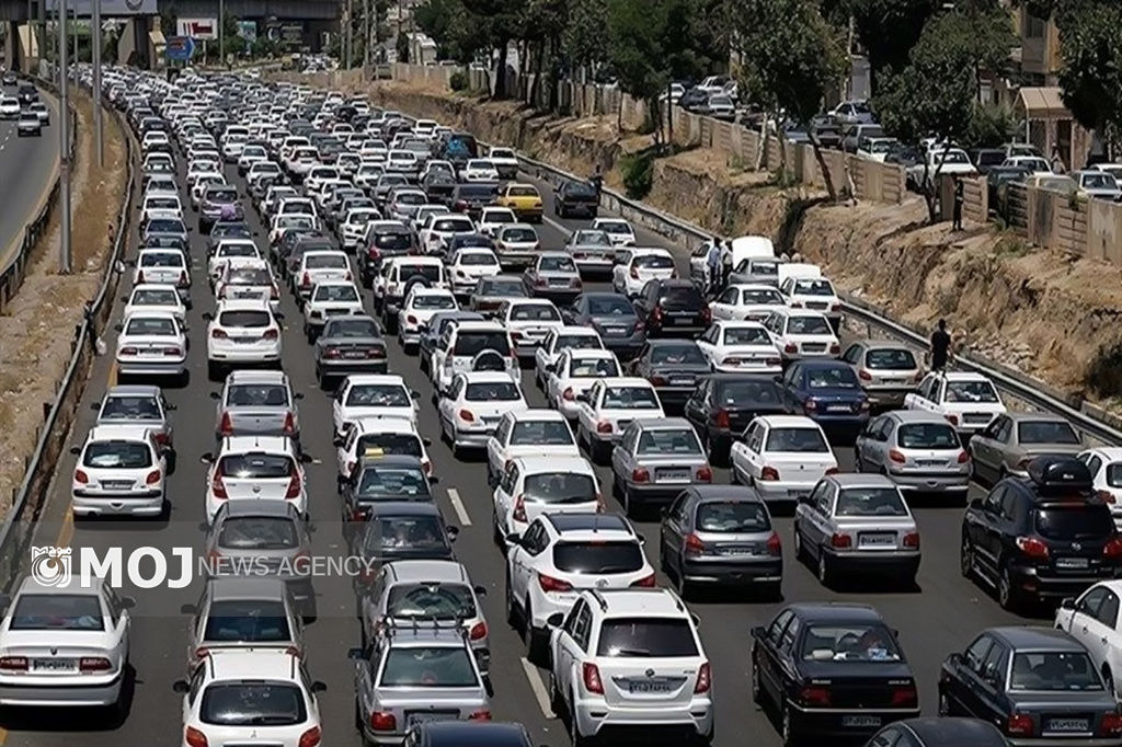 ترافیک در تمامی محورهای شمالی کشور سنگین است