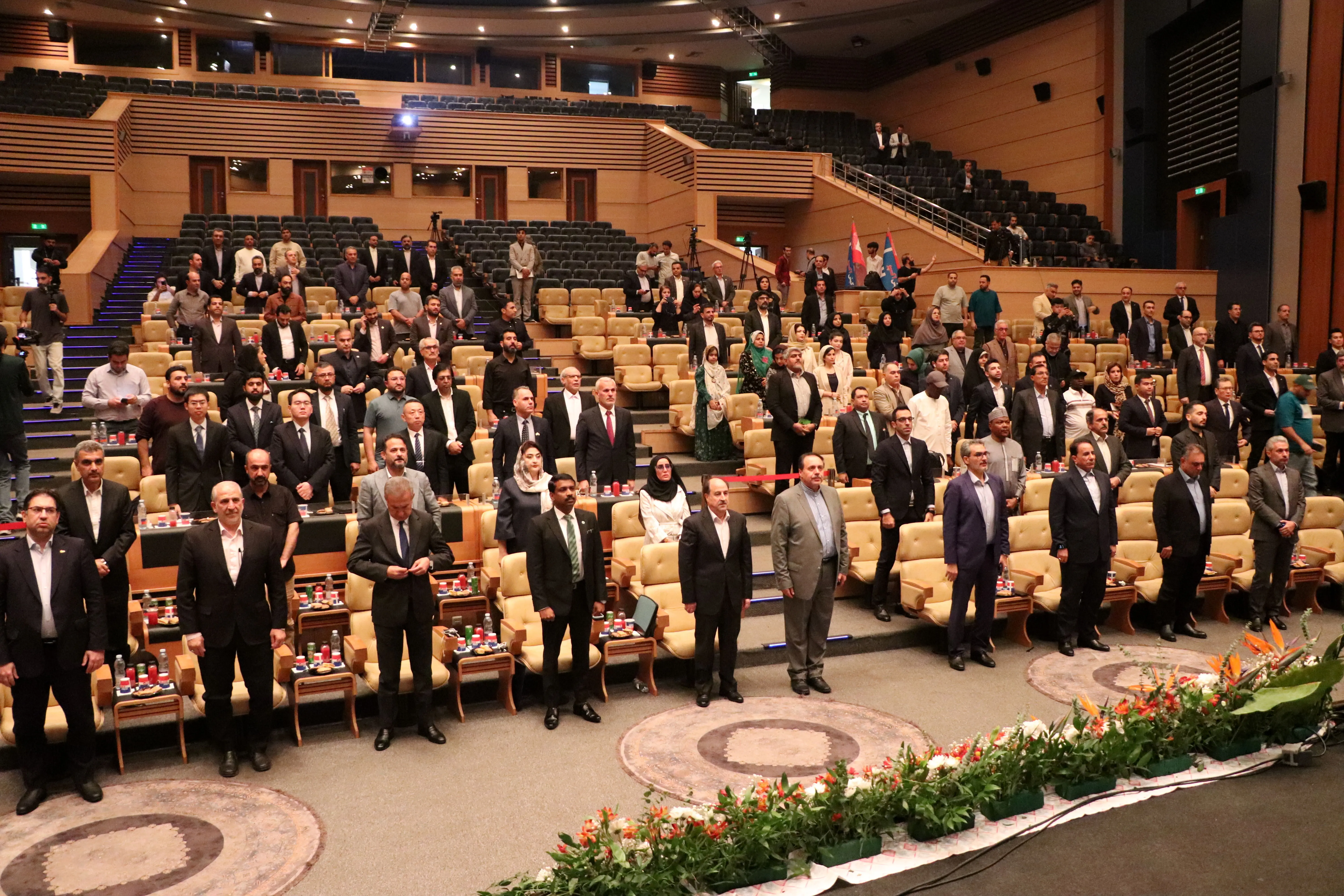 کیش اکسپو ۱۴۰۴ با حضور نمایندگان ۴۰ کشور و ۳۰۰ سرمایه‌گذار آغاز به‌ کار کرد