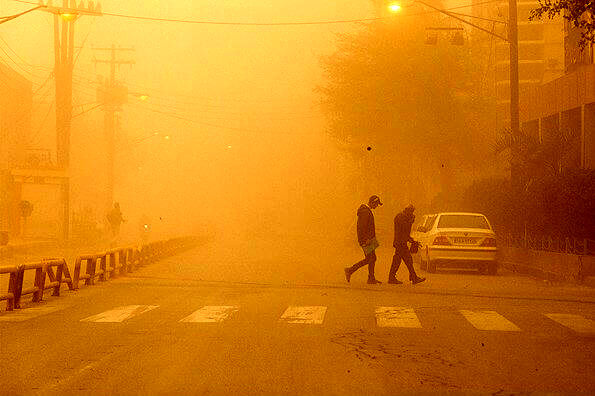 گرد و غبار محلی تا اوایل هفته آینده مهمان خوزستان است