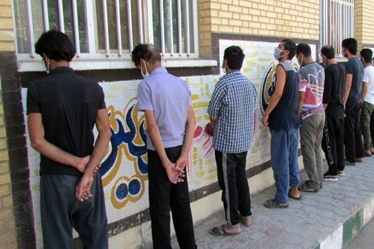 شناسایی و دستگیری ۷۰۰ مجرم در استان اصفهان/ کشف ۳۰ قبضه انواع سلاح گرم