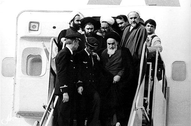 مراسم سی‌ونهمین سالگرد ورود حضرت امام خمینی به ایران آغاز شد