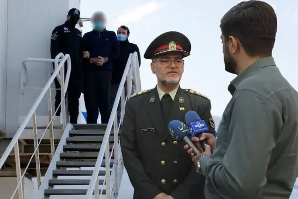 قاتل فراری به کشور باز گردانده شد