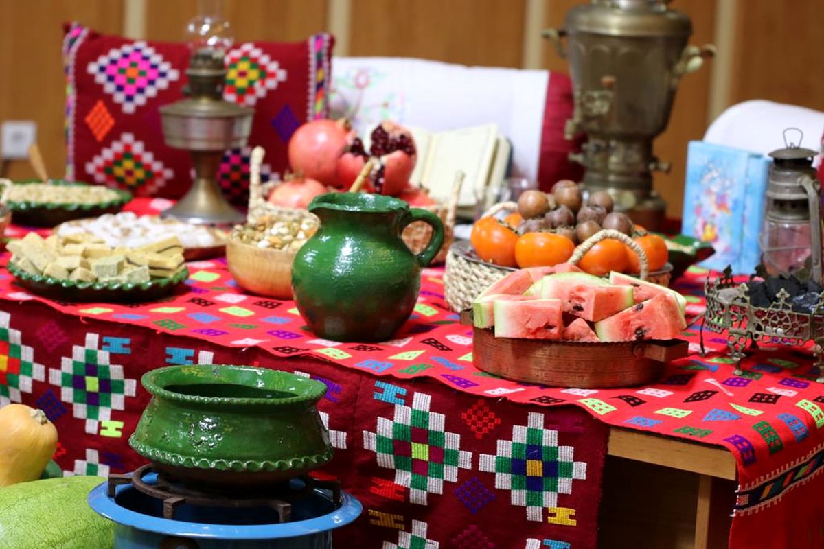  آداب و رسوم قمی‌ها در شب یلدا 