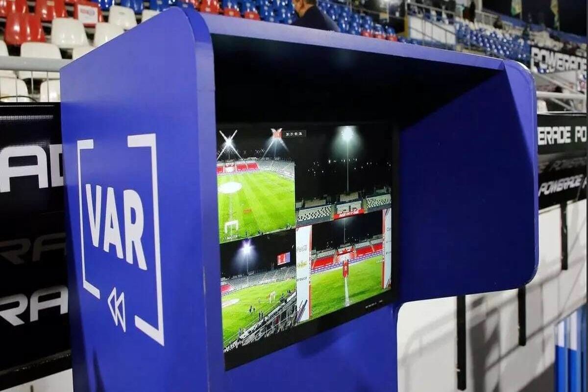 VAR ورزشگاه آزادی تا دوهفته دیگر برقرار می‌شود 