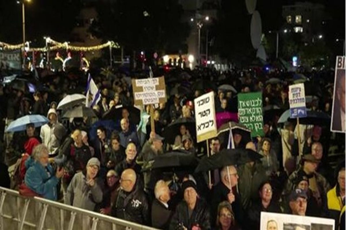 معترضان در اسرائیل برکناری کابینه بنیامین نتانیاهو را خواستار شدند