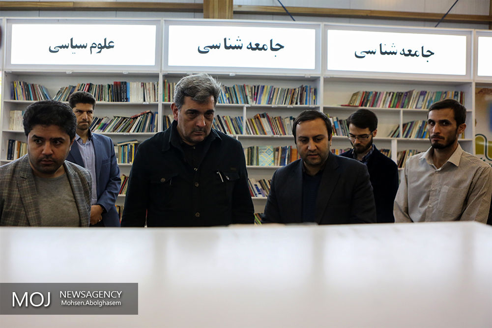 بازدید سرپرست شهرداری تهران از مرکز تبادل کتاب