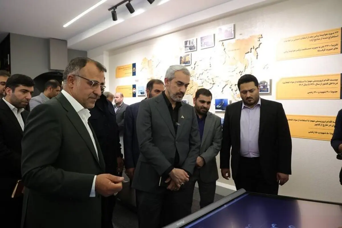 وزیر اقتصاد از نمایشگاه بینالمللی مبارزه با پولشویی بازدید کرد