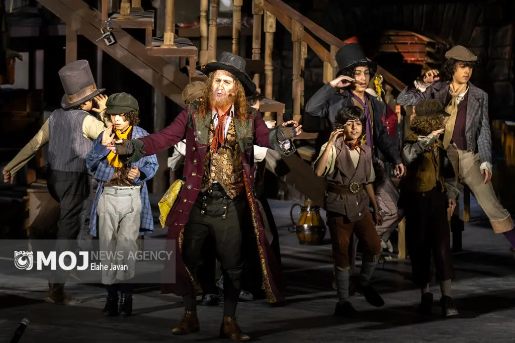 نمایش موزیکال الیور توئیست