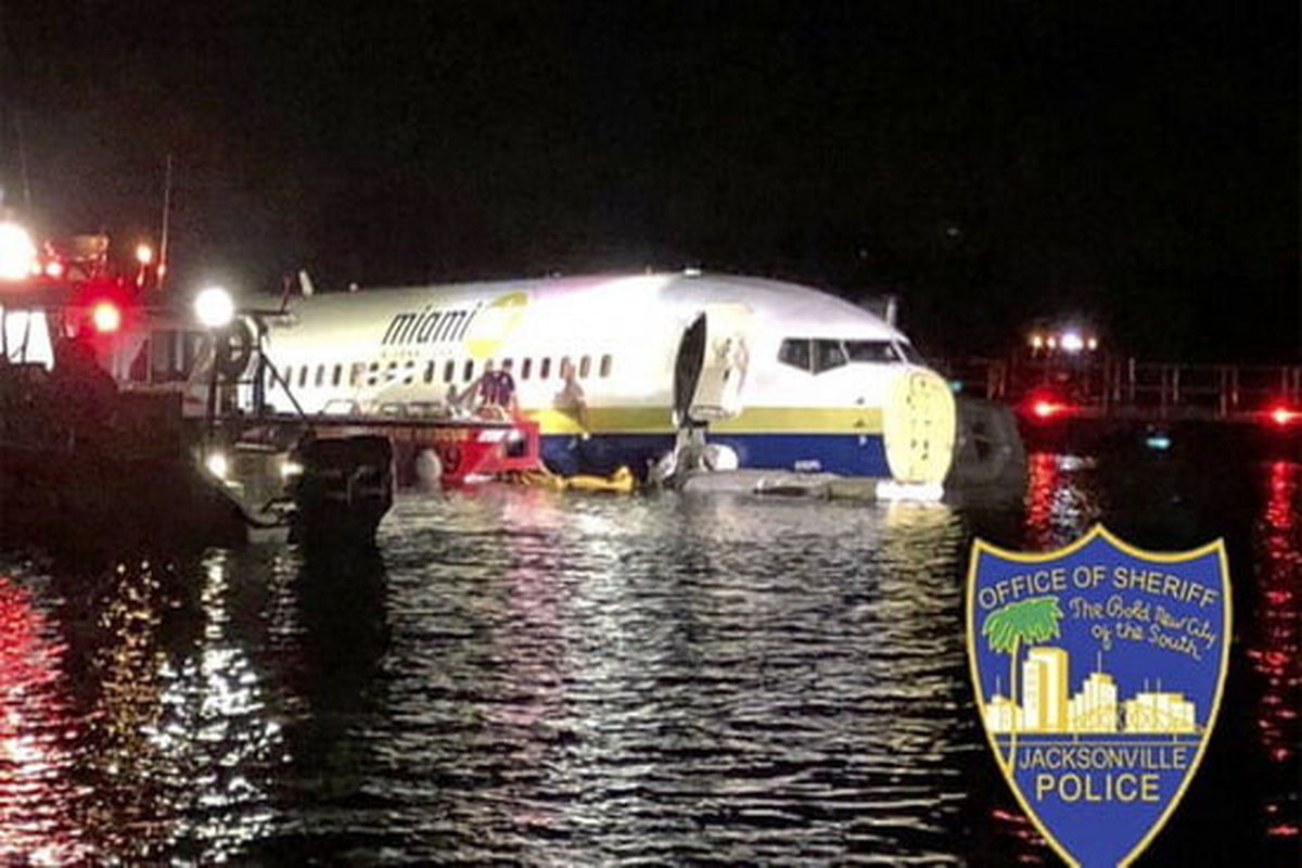 جزئیات سقوط هواپیمای بوئینگ ۷۳۷ در رودخانه‌ای در فلوریدا