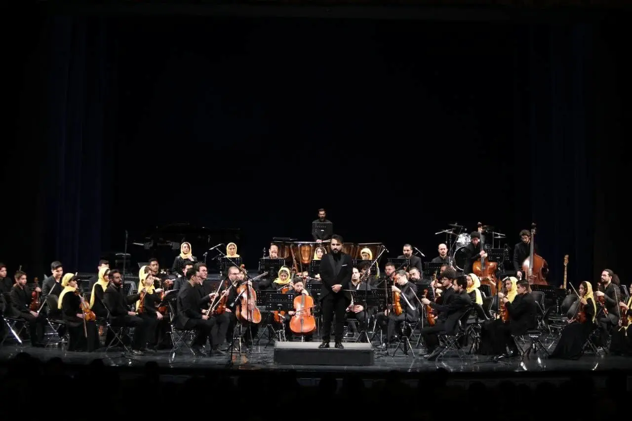 امین غفاری ارکستر جوانان پارس زمین را به تالار وحدت آورد