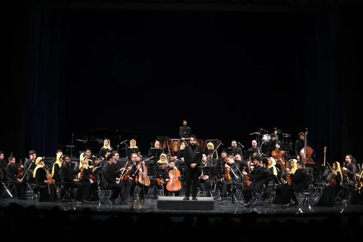 امین غفاری ارکستر جوانان پارس زمین را به تالار وحدت آورد