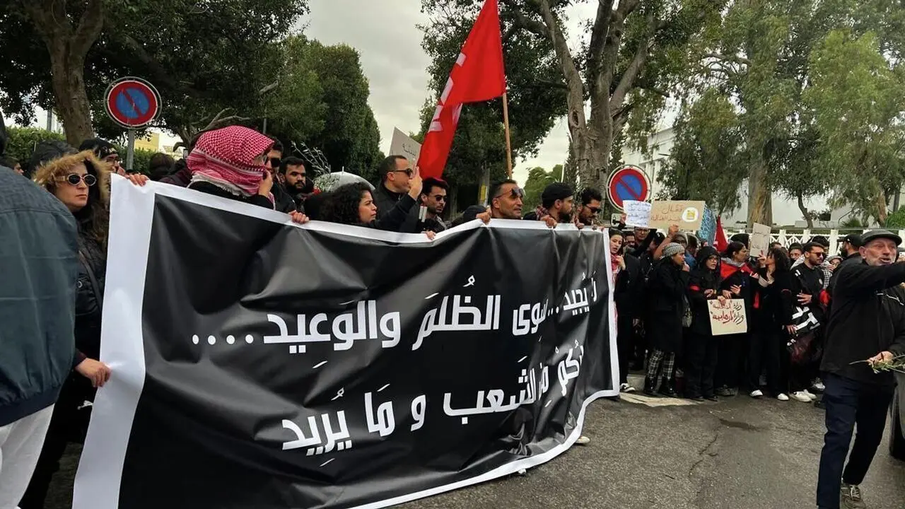 اعتراض گسترده تونسی‌ها به سرکوب آزادی‌ها و تمرکز قدرت در دست قیس سعید