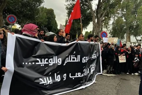 اعتراض گسترده تونسی‌ها به سرکوب آزادی‌ها و تمرکز قدرت در دست قیس سعید