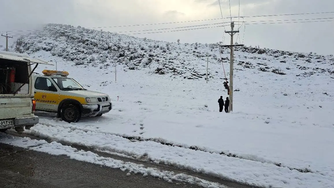 پایداری وضعیت شبکه توزیع نیروی برق فارس با حضور ۱۱۵ گروه عملیاتی طی ایام بارندگی