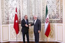 دیدار ظریف با وزیر خارجه ترکیه در آنکارا
