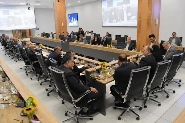 محمد شریعتمداری: ضعف کارشناسی و اشتباه سیاستگذاری در گذشته باعث گسست عمیق در زنجیره ارزش پتروشیمی شد