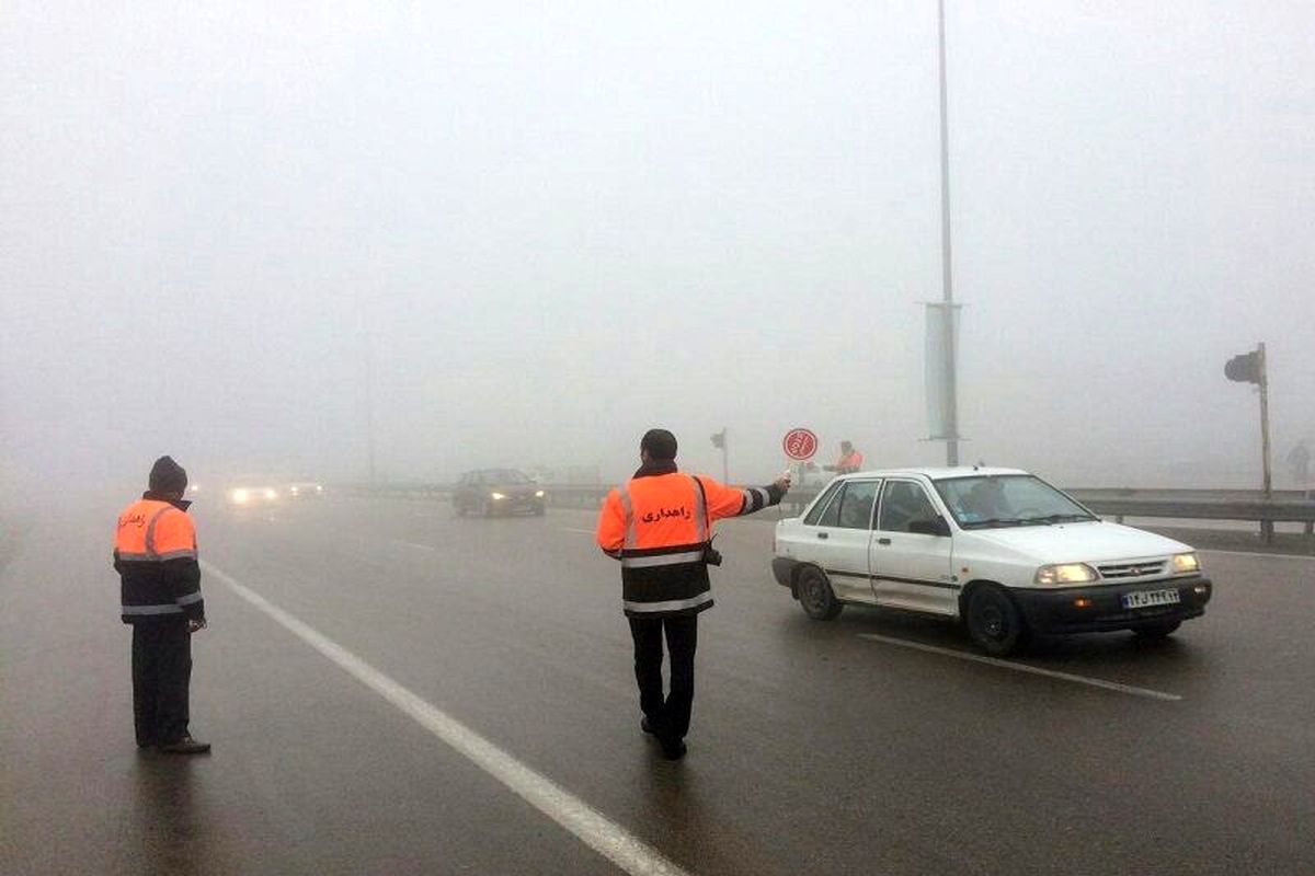 مه سنگین، بارندگی و ترافیک پرحجم در جاده های استان خراسان رضوی جریان دارد