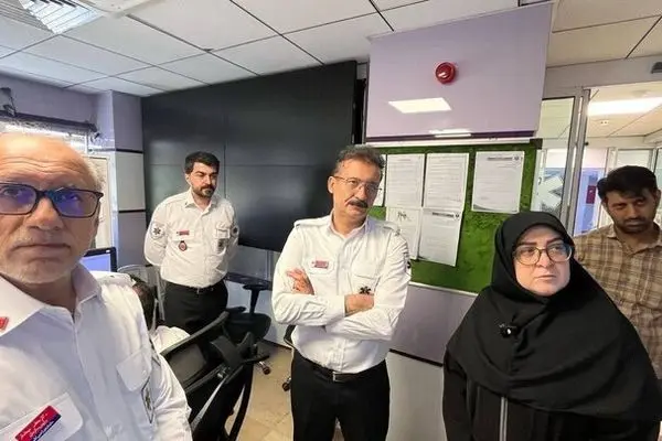 کادر فداکار اورژانس در حال خدمت‌رسانی‌ هست