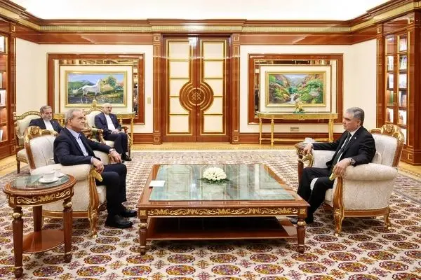 پزشکیان با رئیس شورای مصلحت خلق ترکمنستان دیدار کرد