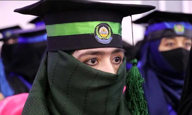 بازگشت دختران و زنان افغان به دانشگاه وابسته به نظر رهبر طالبان است