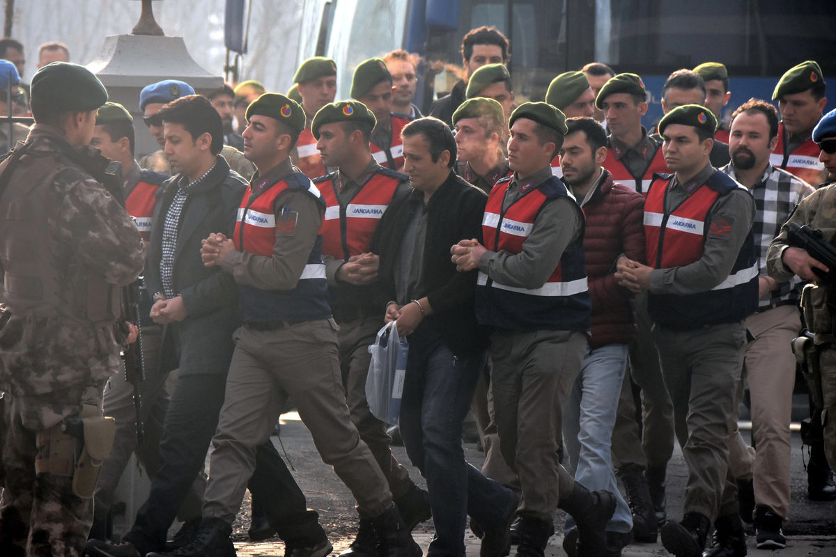 بازداشت گسترده افسران نیروهای مسلح ترکیه