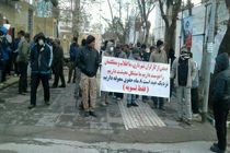 تجمع اعتراضی کارکنان شهرداری بروجرد برای دومین روز/ کسی پاسخگو نیست