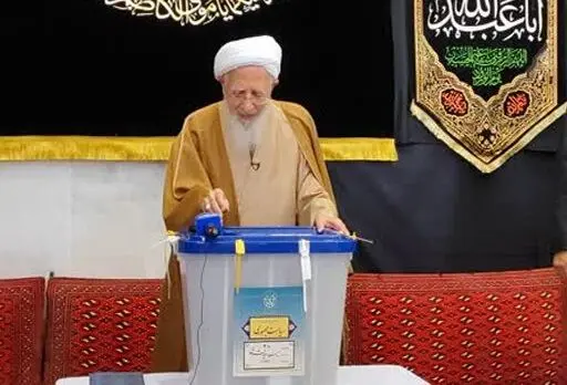 آیت الله جوادی آملی رای خود را  به صندوق انداخت