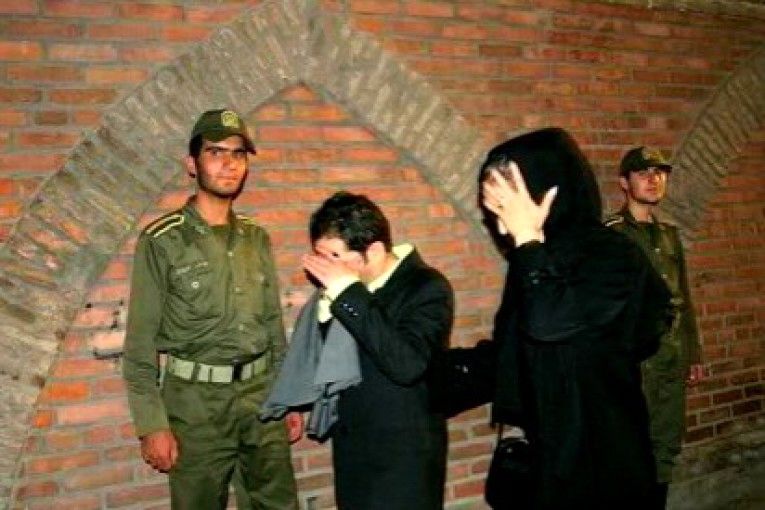 دستگیری ۱۱۱مرد و زن در پارتی شبانه توسط پلیس تهران