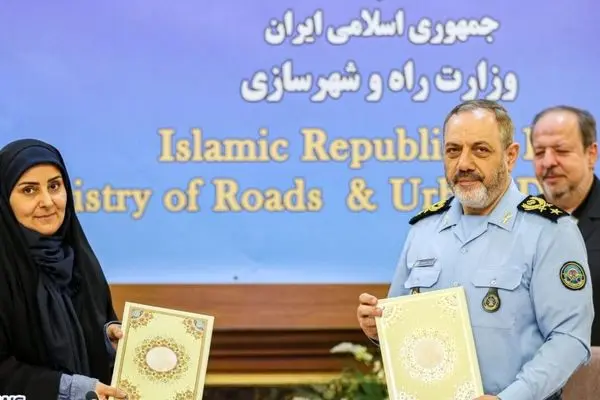  تفاهمنامه همکاری وزارتخانه‌های راه و شهرسازی و وزارت دفاع و پشتیبانی نیروهای مسلح امضا شد