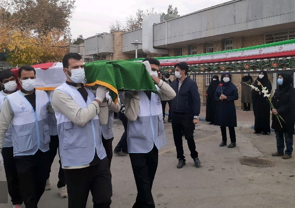 تشییع نخستین بانوی مدافع سلامت در اصفهان