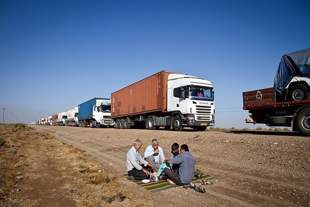 حل معضلات تردد کامیون‌های حامل مشتقات نفتی در مرز افغانستان