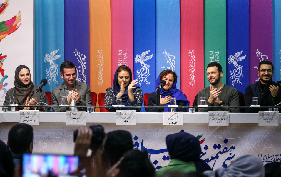 حواشی روز پنجم جشنواره فیلم فجر؛خبرنگاران به دنبال صندلی خالی برای فیلم دیدن!