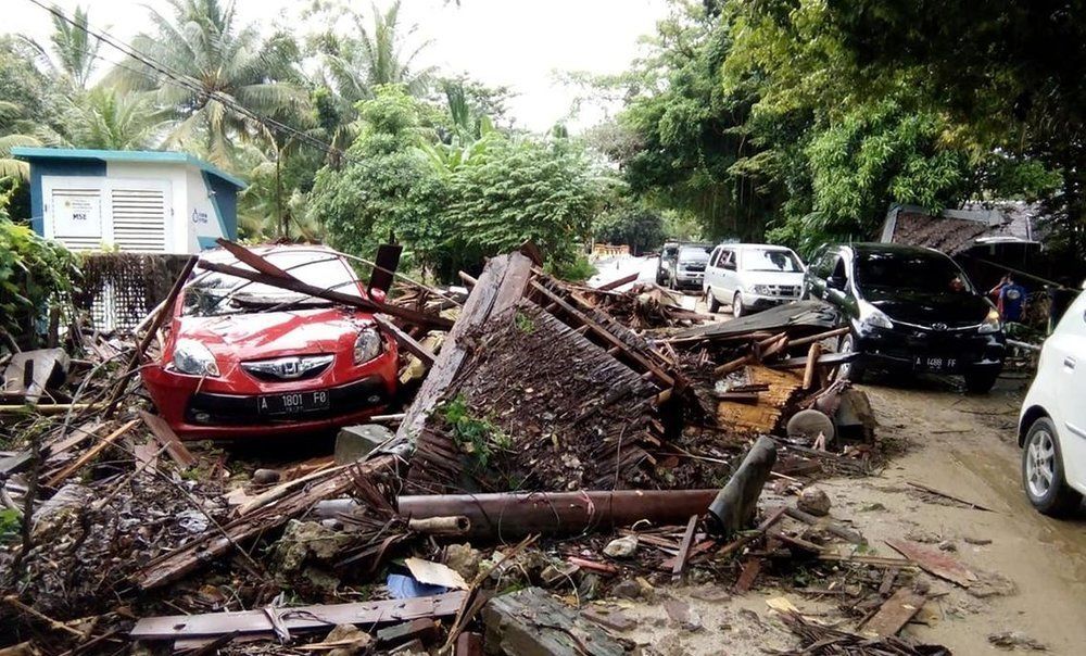 سونامی اندونزی نزدیک به 1300 کشته و زخمی بر جای گذاشت