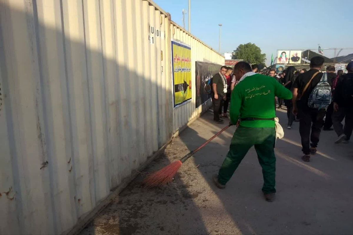 جمع‌ آوری روزانه ۸۰ تُن پسماند در مرز شلمچه توسط پاکبانان شهرداری شیراز 
