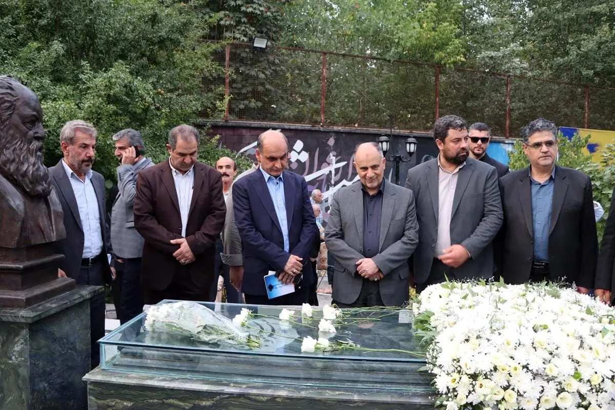 ساخت یادمان هوشنگ ابتهاج در باغ محتشم تا اسفندماه/ رایزن هند: "سایه" گنجینه مشترک جهان فارسی‌زبان است