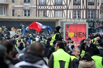 درگیری معترضان جلیقه زرد با نیروهای پلیس در پاریس