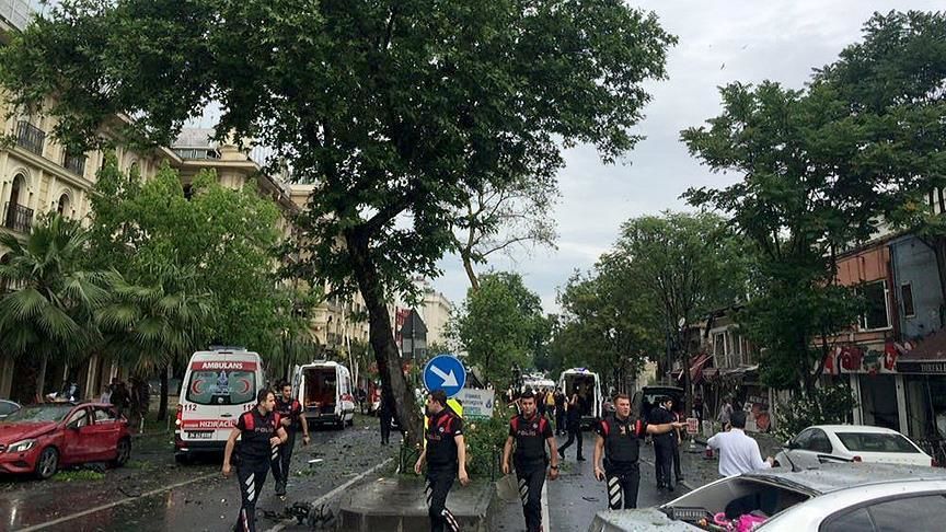 حمله به مقر پلیس در " بیازیت " استانبول / چندین آمبولانس به محل حادثه اعزام شدند