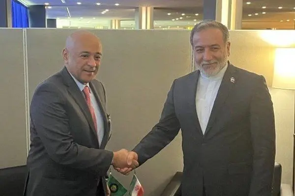 عراقچی و البدیوی بر تقویت روابط ایران و کشورهای خلیج فارس تأکید کردند