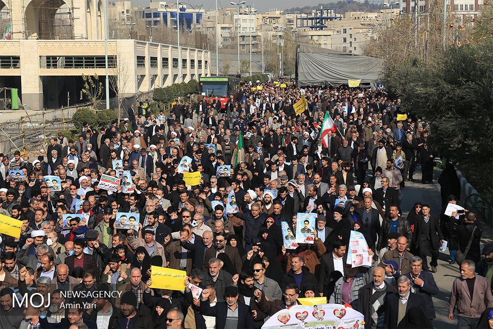 راهپیمایی نمازگزاران تهرانی در محکومیت حوادث روزهای اخیر
