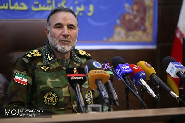 فرمانده نیروی زمینی بر نقش مدیران دانش و نشر در هدایت فضای فکری ارتش تاکید کرد