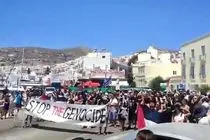 یونانی‌ها کشتی صهیونیستی را از جزیره بیرون کردند