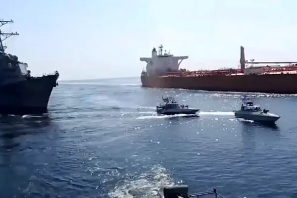 انگلیس مدعی تغییر مسیر نفتکش یونانی به سمت ایران شد