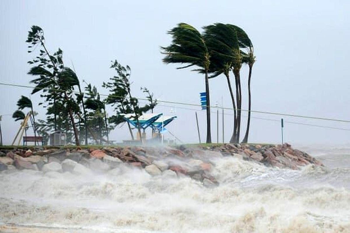 طوفان سهمگین شرق هند را درنوردید