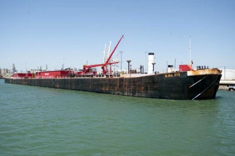 جزئیات سانحه نفتکش ایرانی/ سازمان بنادر پیگیر وضعیت 32 دریانورد مفقود شده است