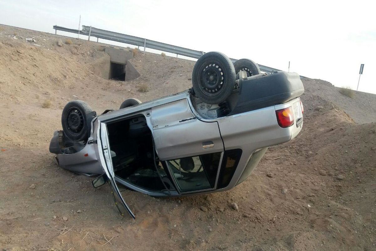 5 مصدوم در اثر واژگونی خودرو پراید در جاده نائین - نیستانک