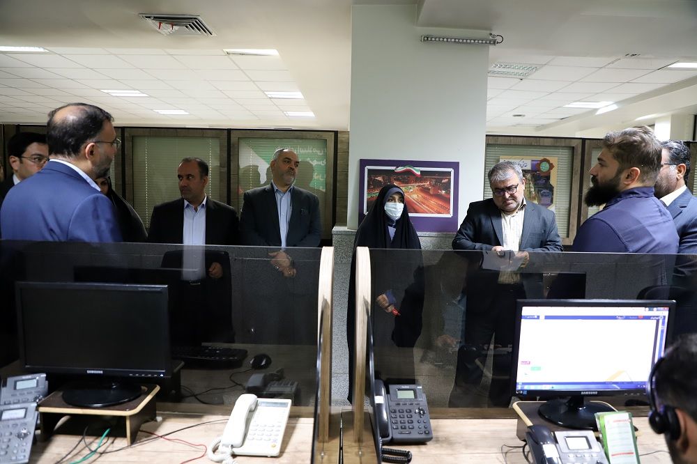 اعضاء شورای اسلامی شهر و مدیران شهری قم از سامانه 137 شهرداری قم بازدید کردند