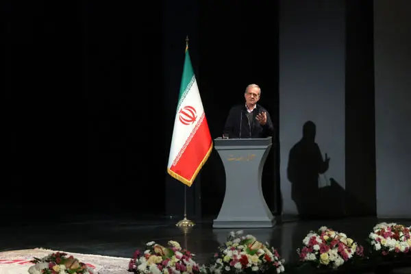 نخبه‌ها بدون شبکه انسانی و مهارت کار گروهی موفق نمی‌شوند