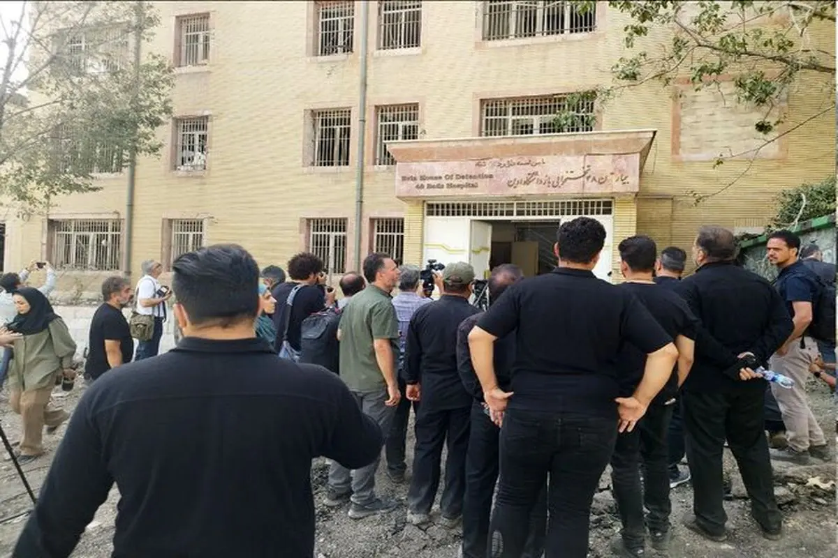 خبرنگاران رسانههای بینالمللی از تخریب زندان اوین بازدید کردند